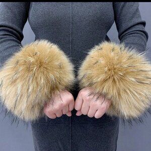 Women's Pair Of Khaki Jacquard Faux Fur Wrist Cuffs NEW